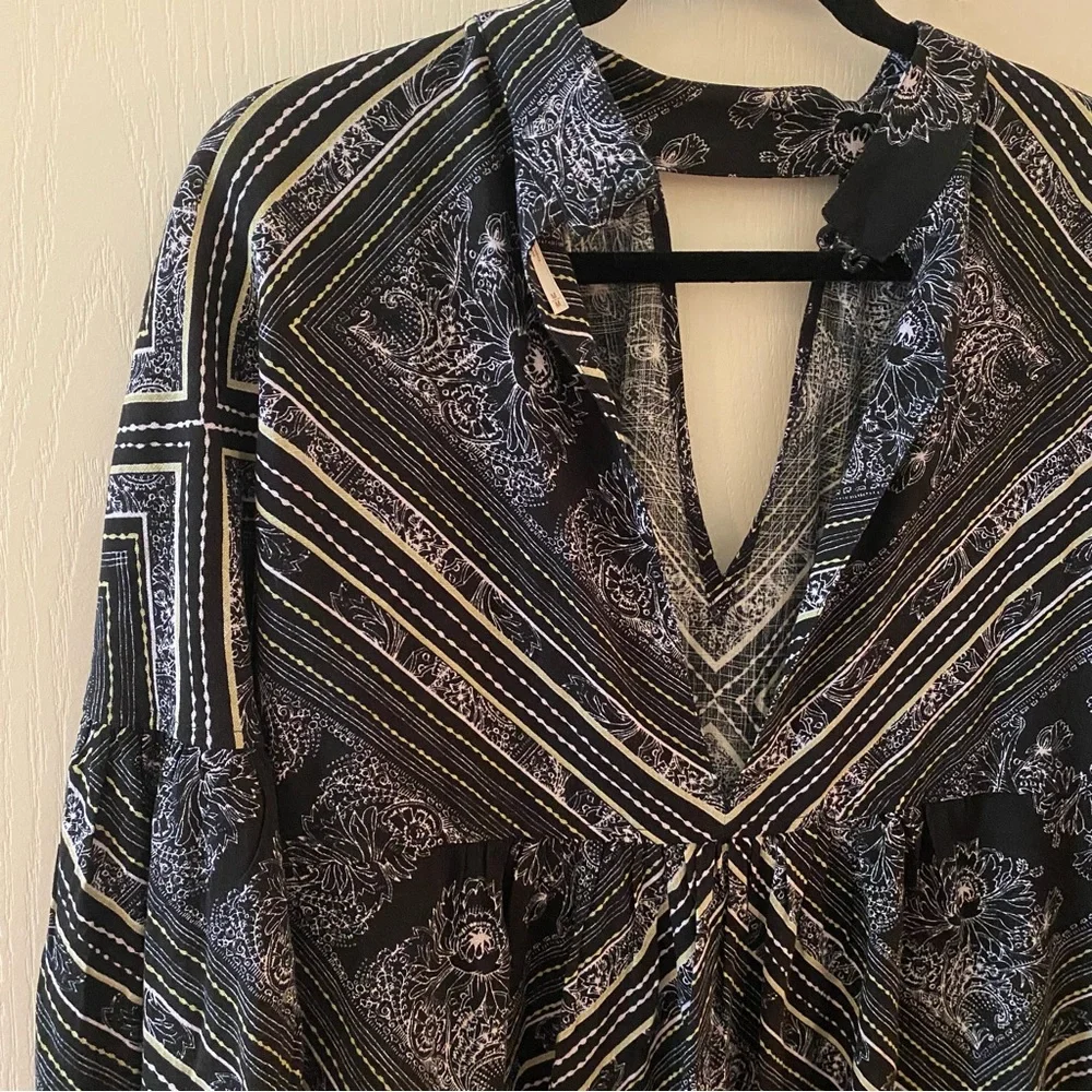 FREE PEOPLE Walking on a Dream Tunic Blouse in Black & White - M